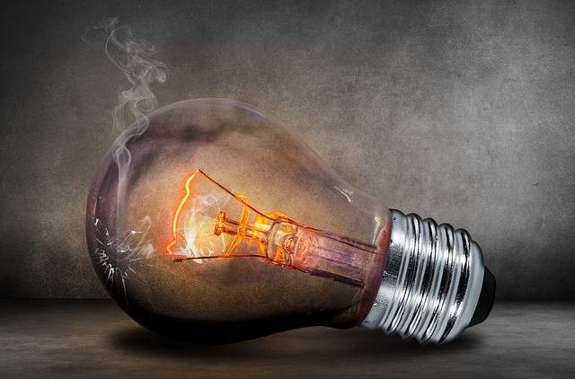 Ilustrasi contoh perubahan energi cahaya menjadi energi listrik. Sumber foto: Pixabay.com