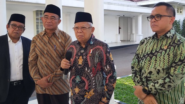 Wakil Presiden Ma'ruf Amin di Istana Wakil Presiden, Jakarta, Rabu (20/12/2023). Foto: Nadia Riso/kumparan