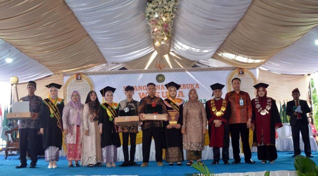 STKIP Muhammadiyah OKU Timur Sukses Selenggarakan Wisuda Angkatan Pertama