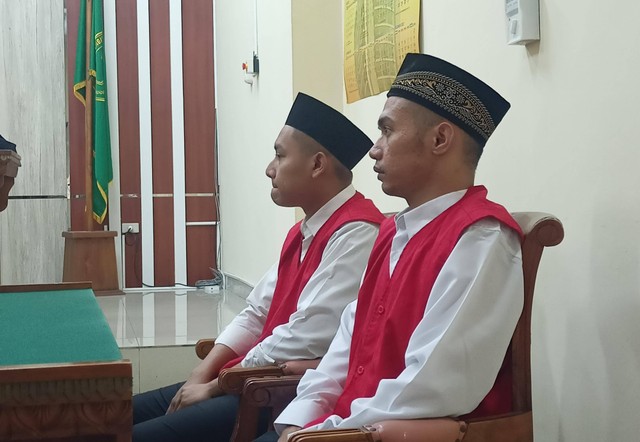 Dua oknum polisi di Lampung yang melakukan aksi pencurian mobil menjalani sidang lanjutan di PN Tanjung Karang, Bandar Lampung. | Foto : Galih Prihantoro/ Lampung Geh