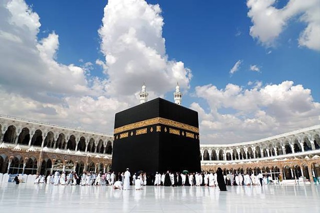 Ilustrasi Biaya Badal Haji Untuk Orang Yang Sudah Meninggal, Foto: Unsplash/Aviator70.