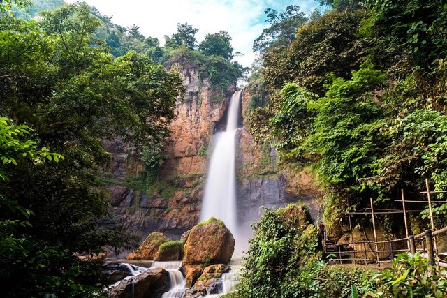 [Air Terjun Suwat] Foto hanya ilustrasi, bukan tempat sebenarnya. Sumber: unsplash/FadhelRabbani