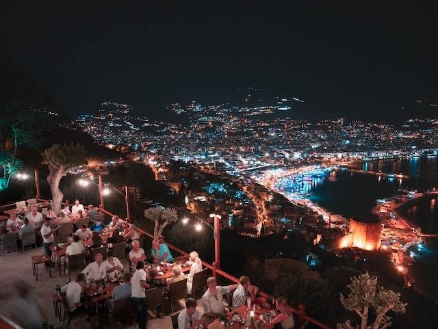 Obelix Hills Yogyakarta. Foto hanya ilustrasi, bukan tempat sebenarnya. Sumber: Unsplash/Ramon Kagie