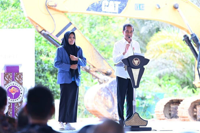 Presiden Jokowi saat groundbreaking Kampus Nusantara Universitas Gunadarma di Ibu Kota Nusantara (IKN), Penajam Paser Utara, Kalimantan Timur, Kamis (21/12/2023). Foto: Kris/Biro Pers Sekretariat Presiden