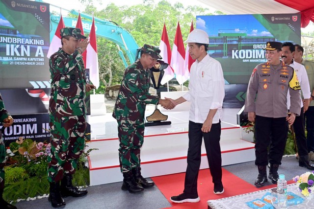 Presiden Jokowi hadiri Pembangunan Kodim di Kawasan Ibu Kota Nusantara (IKN), Penajam Paser Utara, Kalimantan Timur, Kamis (21/12/2023). Foto: Muchlis Jr/Biro Pers Sekretariat Presiden
