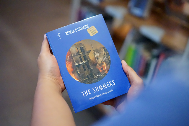 Foto novel "The Summers" yang telah diterbitkan dalam bahasa Indonesia. (Foto: Goethe-Institut Indonesien)