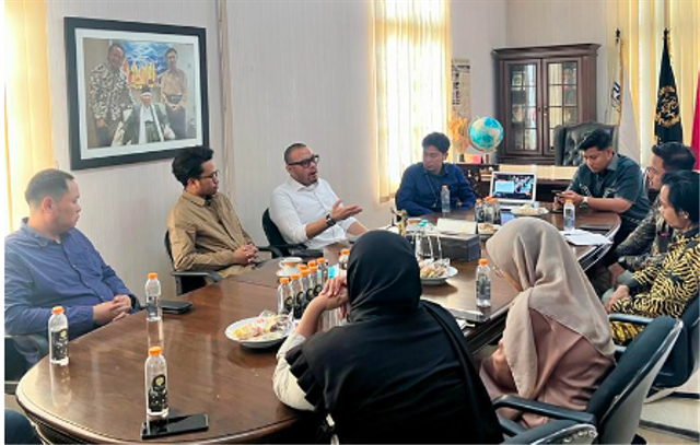 Suasana kunjungan mahasiswa UIN Yogya di kantor Yayasan SHW Center di Jakarta. Foto: Dok. Istimewa