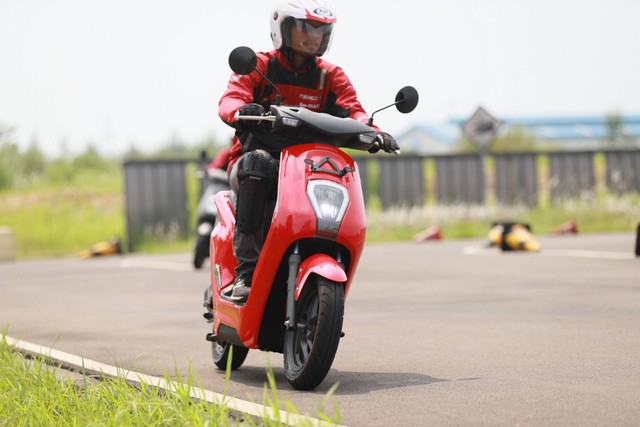 First ride motor listrik Honda EM1 e: di AHM Safety Riding and Training Center Cikarang, Bekasi. Foto: dok. Astra Honda Motor