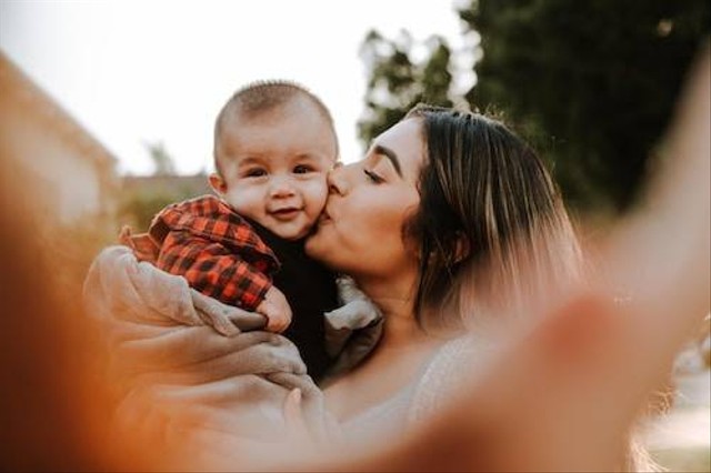 Ucapan Hari Ibu untuk Diri Sendiri. Unsplash/ Omar Lopez