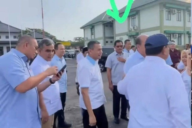 Pj Gubernur Jateng, Nana Sudjana menyambut calon presiden nomor urut 02 Prabowo Subianto. Foto: Dok. Istimewa