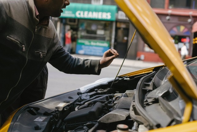 Toko aki mobil Bandung, foto hanya ilustrasi, bukan tempat sebenarnya: Pexels/Tim Samuel