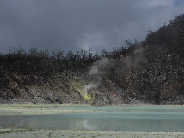 Kawah Cibuni Rengganis. Foto hanya ilustrasi, bukan tempat sebenarnya. Sumber: Unsplash/Ben Nashr