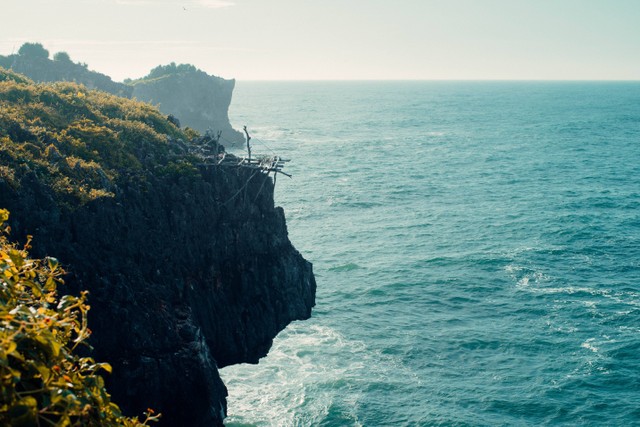 Pantai Grigak. Foto hanya sebagai ilustrasi, bukan tempat sebenarnya. Sumber: Unsplash/venwardo.