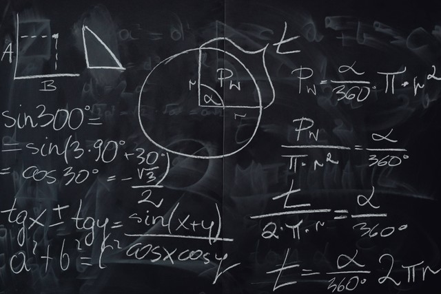 Ilustrasi contoh soal himpunan Matematika kuliah beserta jawabannya. Sumber: Pexels/Karolina Grabowska