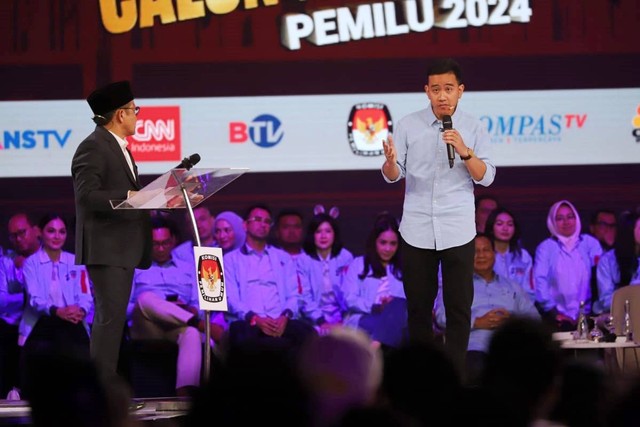 Cawapres nomor urut 02 Gibran Rakabuming Raka menyampaikan gagasannya saat debat calon wakil presiden Pemilu 2024 di JCC, Jakarta, Jumat (22/12/2023).
 Foto: Iqbal Firdaus/kumparan