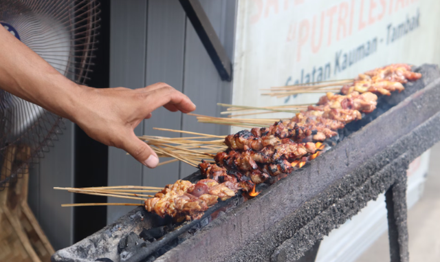 Sate jando gasibu. Foto hanya ilustrasi, bukan tempat sebenarnya. Sumber: Unsplash/Mufid Majnun