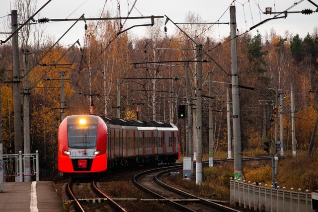  Ilustrasi Rute Kereta Kertajaya, Foto Unsplash/Andrey Kremkov