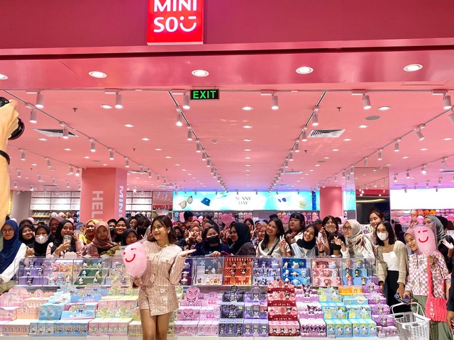 Brisia Jodie hadir di Grand Re-opening Miniso Gaia Mall Pontianak. Foto: Rizky Prapurna Bakti