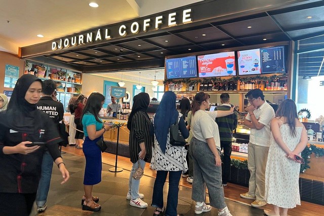 Djournal Coffee serahkan dana Rp 61,4 juta melalui Kitabisa untuk mendukung misi kemanusiaan global. Foto: ISMAYA Group