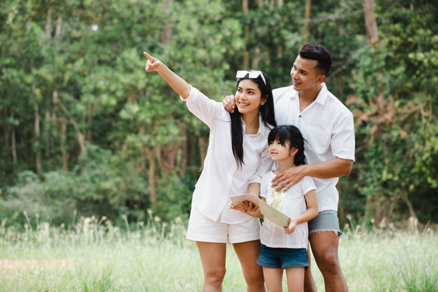 Liburan ke alam bersama keluarga.  Foto: Shutterstock