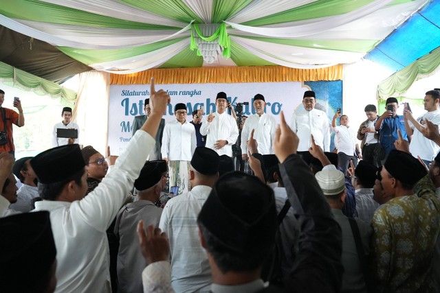 Pondok Pesantren Lirboyo Cabang ke-20 Semarang, Jawa Tengah, mendeklarasikan dukungan kepada pasangan Anies Baswedan-Muhaimin Iskandar (AMIN), pada Minggu (24/12/2023). Foto: Dok. Istimewa