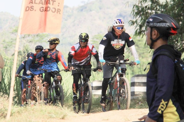 Gowes Seru di Superkirun: Dandim 0806/Trenggalek Beraksi dalam Kegiatan Bareng Polo Pendem