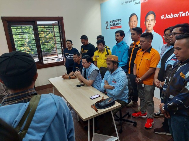 Tim TKD Jabar saat konferensi pers soal lomba cipta lagu dan menyanyi bagi warga Jabar. Foto: Istimewa