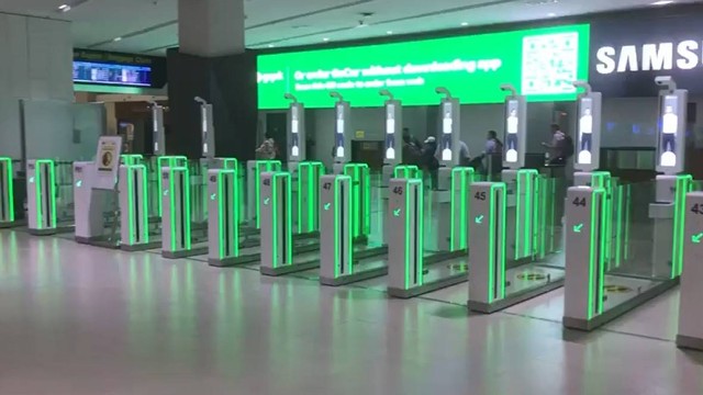 Autogate (smart gate) sebanyak 52 unit dikedatangan dan 17 di keberangkatan terminal 3 di Bandara Soekarno-Hatta Cengkareng (CGK). Foto: Instagram/@silmykarim