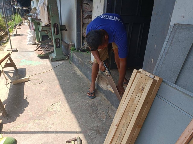 Inovasi: Narapidana Bakat Jadi Pengrajin Mebel Lewat Pelatihan Pertukangan Kayu