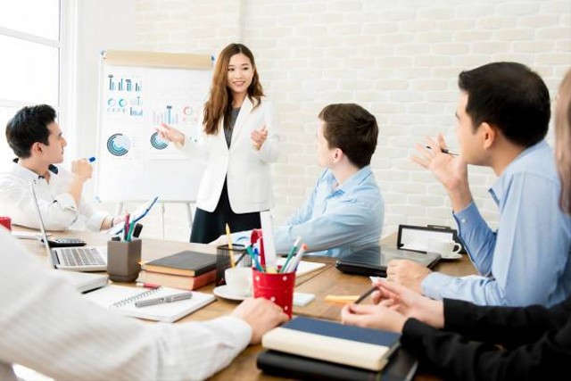 Ilustrasi seseorang sedang melakukan presentasi. Dok: Pixabay