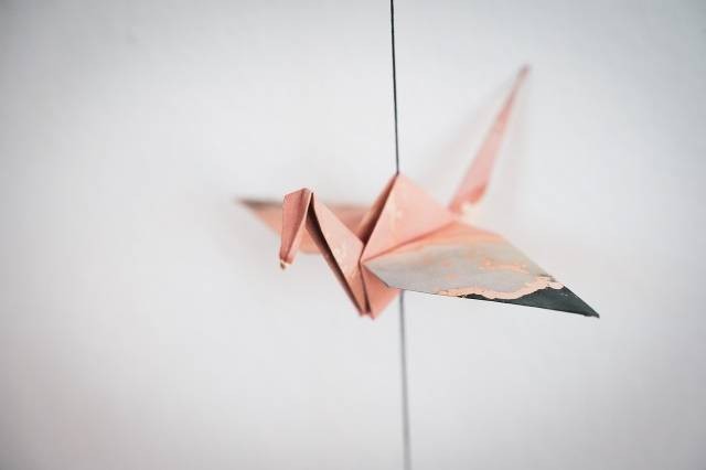 Ilustrasi cara membuat hiasan gantung dari kertas origami. Foto: Pixabay