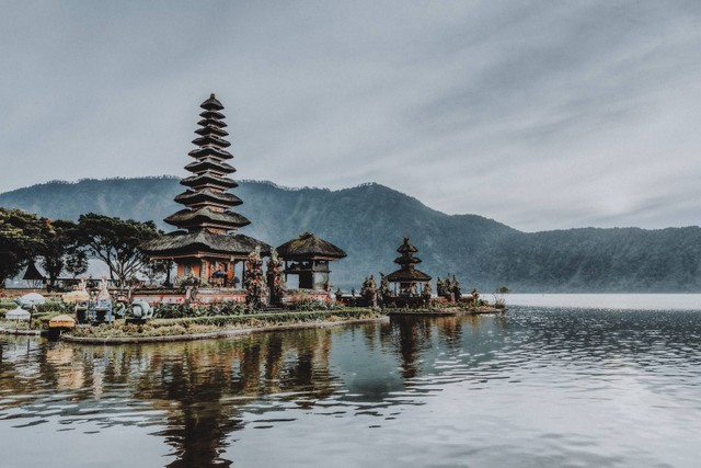 Ilustrasi Bagian-bagian Panca Yadnya. Sumber: Unsplash/Kharl Anthony Paica