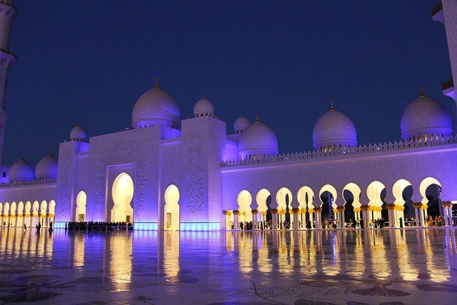 Ilustrasi sejarah masjid sheikh zayed solo. Sumber: sharonang/pixabay.com