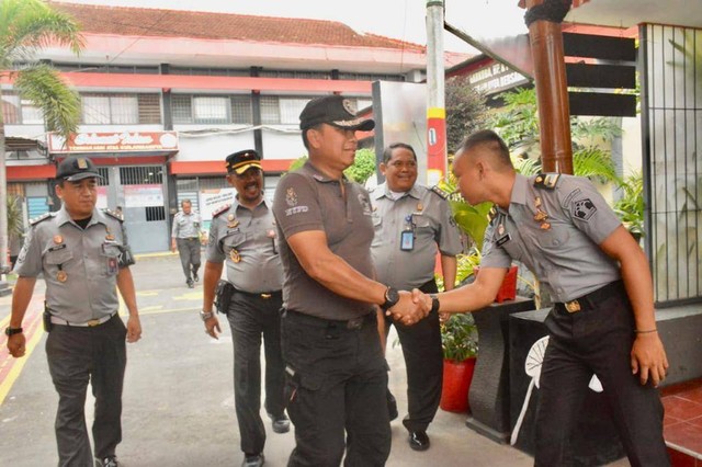 Kadivpas Kemenkumham Jatim Tinjau Pelayanan Kunjungan Natal (dok Humas Lapas Kelas I Malang)