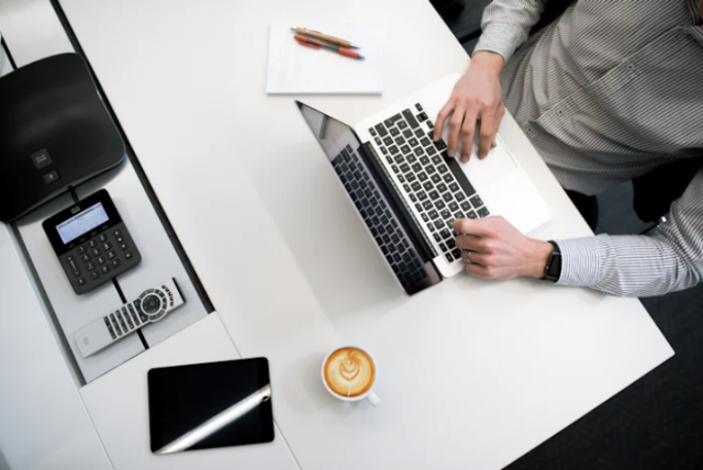 Ilustrasi fungsi administrasi usaha. Sumber foto: unsplash/Tyler Franta