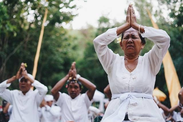 Ilustrasi pengertian Tri Kaya Parisudha dalam agama Hindu. Foto: Unsplash/Artem Beliaikin