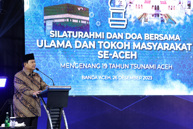 Menhan sekaligus capres nomor urut 2 Prabowo Subianto menghadiri acara silaturahmi dan doa bersama ulama serta tokoh masyarakat dalam memperingati 19 tahun tsunami Aceh di Ballroom Hermes Palace Hotel, Banda Aceh, Selasa (26/12). Foto: Dok. Istimewa