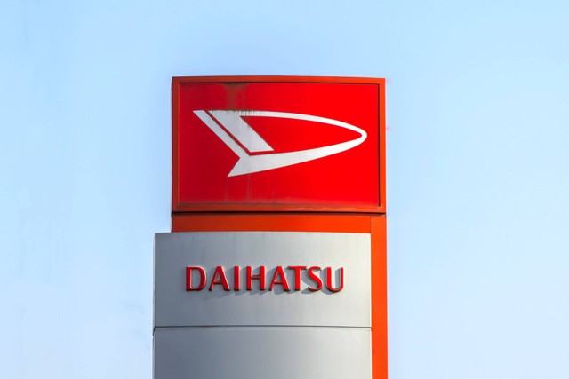 Logo pabrikan otomotif asal Jepang, Daihatsu. Foto: Shutterstock