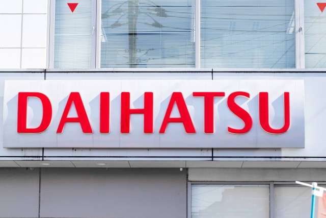 Logo pabrikan otomotif asal Jepang, Daihatsu. Foto: Shutterstock