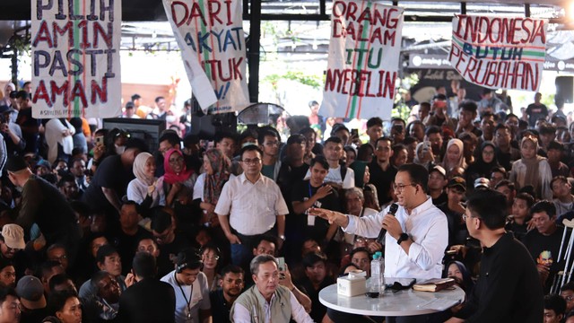 Capres Anies Baswedan dalam acara Desak Anies di Aming Coffee Podomoro, Pontianak, Kalimantan Barat, Selasa (26/12/2023). Foto: Dok. Istimewa