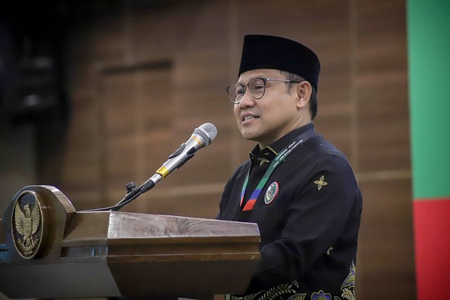 Cawapres nomor urut 1, Muhaimin Iskandar alias Cak Imin, memberikan sambutan pada acara Deklarasi Dukungan Keluarga Besar HMI kepada Anies- Cak Imin, di Lippo Kuningan, Jakarta Selatan, Rabu (27/12/2023). Foto: Jamal Ramadhan/kumparan