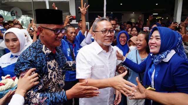 Ketum PAN Zulkifli Hasan kampanye di Watersix Game Waleri, Jawa Tengah, Selasa (26/12).  Foto: Dok. Istimewa