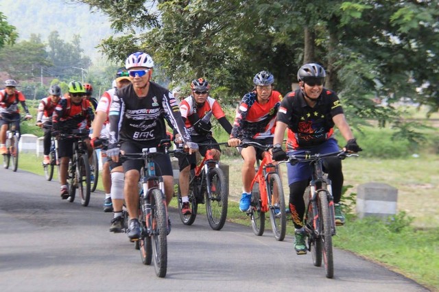 Gowes Bersama TNI dan Tokoh Masyarakat: Merajut Komunikasi Sosial yang Menginspirasi