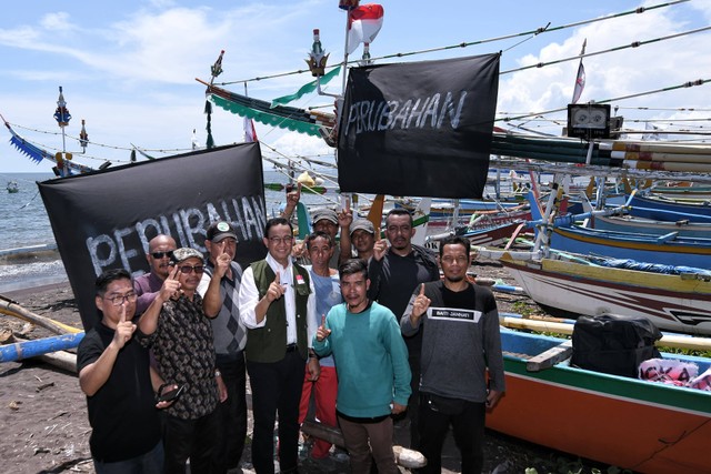 Capres nomor urut 01 Anies Baswedan menghadiri event Desak Anies di Pantai Blimbingsari, Banyuwangi, Jawa Timur, Kamis (28/12/2023). Foto: Dok. Istimewa