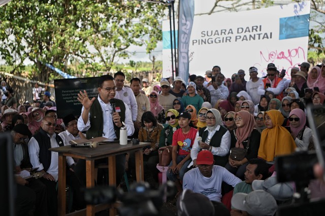 Capres nomor urut 01 Anies Baswedan menghadiri event Desak Anies di Pantai Blimbingsari, Banyuwangi, Jawa Timur, Kamis (28/12/2023). Foto: Dok. Istimewa