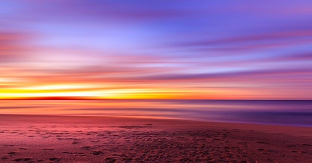 Pantai Matahari Terbit, Foto Hanya Ilustrasi, Bukan Tempat Sebenarnya. Sumber Unsplash Igor Kasalovic