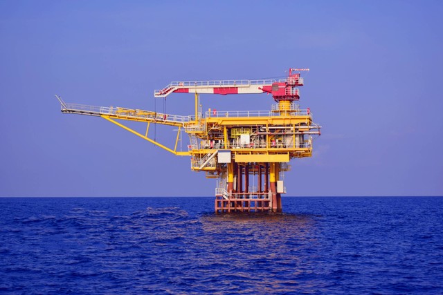 Ilustrasi pengeboran minyak lepas pantai (offshore). Foto: Mr.PK/Shutterstock