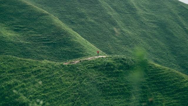 Bukit Pethu. Foto hanya ilustrasi bukan tempat sebenarnya. Sumber foto: Unsplash.com/Leo Sagala