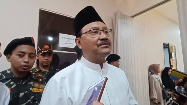 Sekretaris Jenderal Pengurus Besar Nahdlatul Ulama, Saifullah Yusuf, atau Gus Ipul usai menghadiri acara Jawa Timur Bershalawat di Jatim Expo, Surabaya, Kamis (28/12/2023). Foto: Farusma Okta Verdian/kumparan