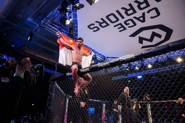 Eperaim Ginting saat pertarungan Cage Warriors 165 di San Diego, Amerika Serikat, pada Desember 2023. Foto: Leon Sandoval